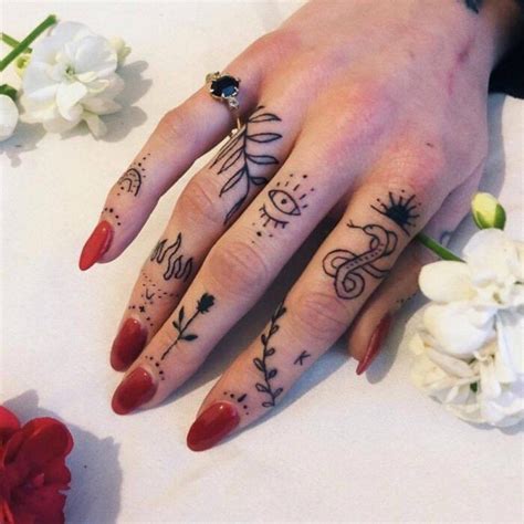 tatuajes en el dedo para mujer|40 ideas Tatuajes lindos en manos para mujeres